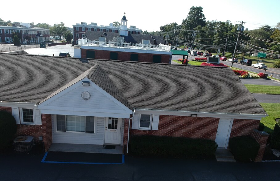 More Photos Of 200 E Main St, Smithtown Office For Lease