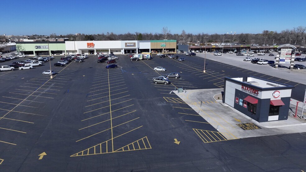 More Photos Of 2207-2255 W Main St, Norman Storefront For Lease