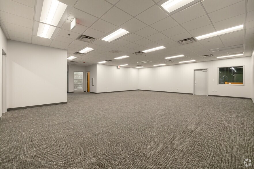 More Photos Of 12400 Presidents Ct, Jacksonville Warehouse For Lease