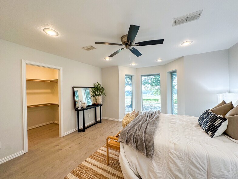 More Photos Of 3952 Tin Top Rd, Weatherford Flex For Sale