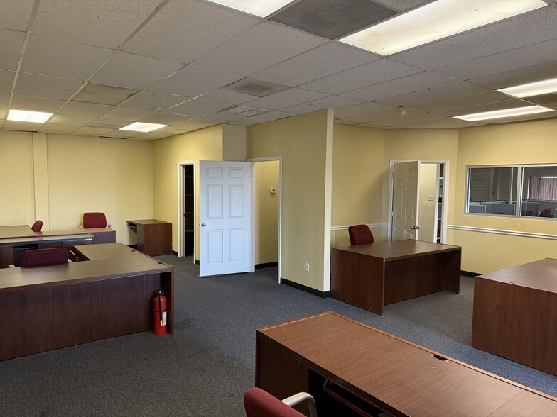 More Photos Of 1306-1314 W FM-1960, Houston Unknown For Lease