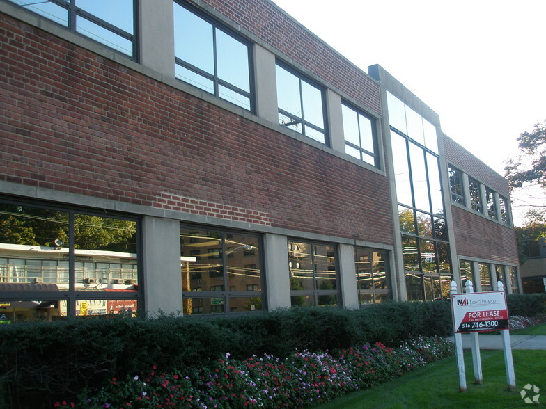 More Photos Of 390 Old Country Rd, Garden City Office For Lease