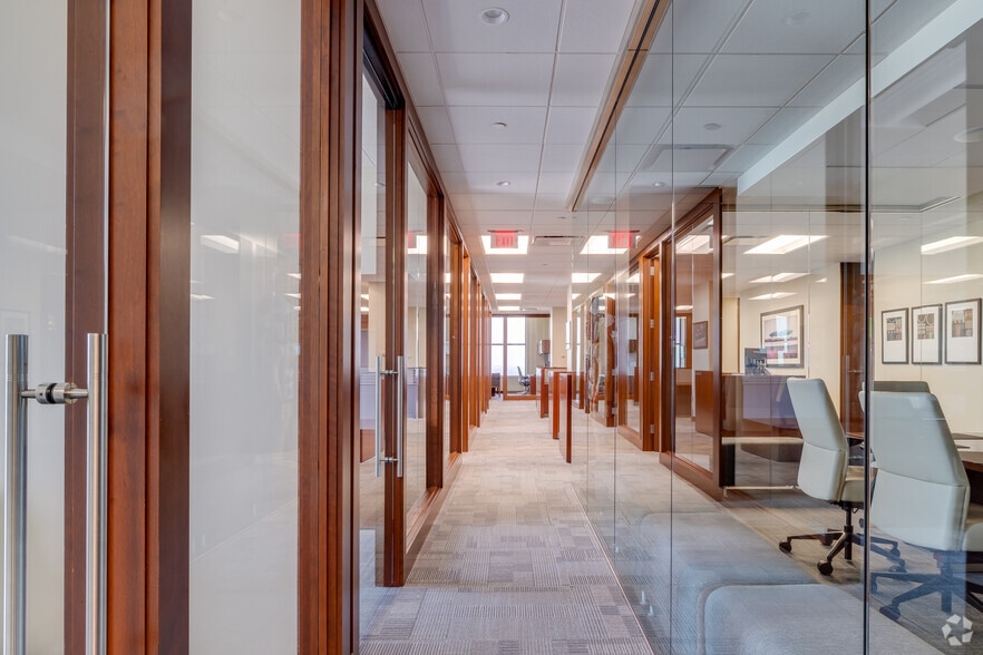 More Photos Of 401 S Boston Ave, Tulsa Office For Lease