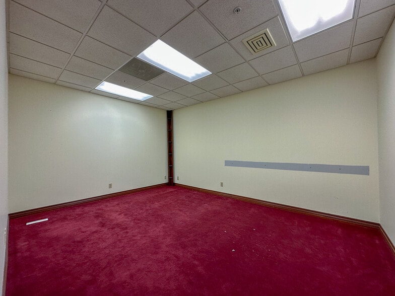 More Photos Of 200 S 6th St, Springfield Office For Lease