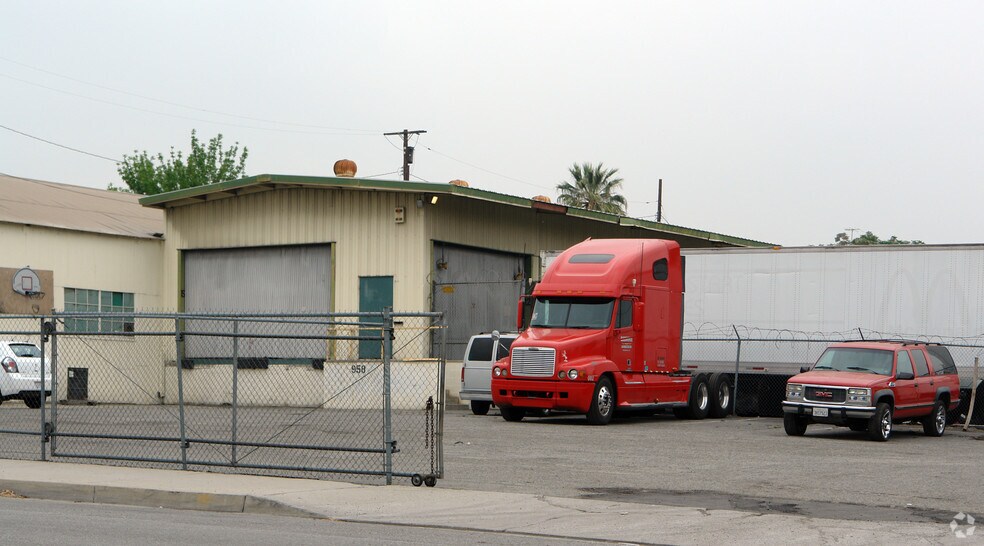 More Photos Of 958 W Rialto Ave, San Bernardino Truck Terminal For Sale