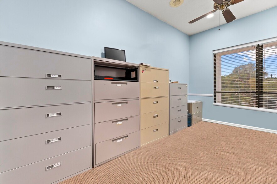 More Photos Of 900 SE Ocean Blvd, Stuart Office For Sale