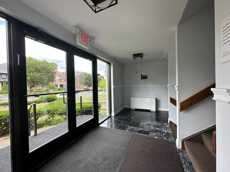 More Photos Of 609 Farmington Ave, Hartford Medical For Lease