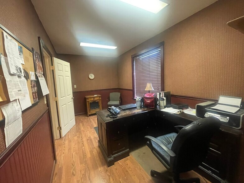 More Photos Of 5559 William Penn Hwy, Alexandria Warehouse For Sale