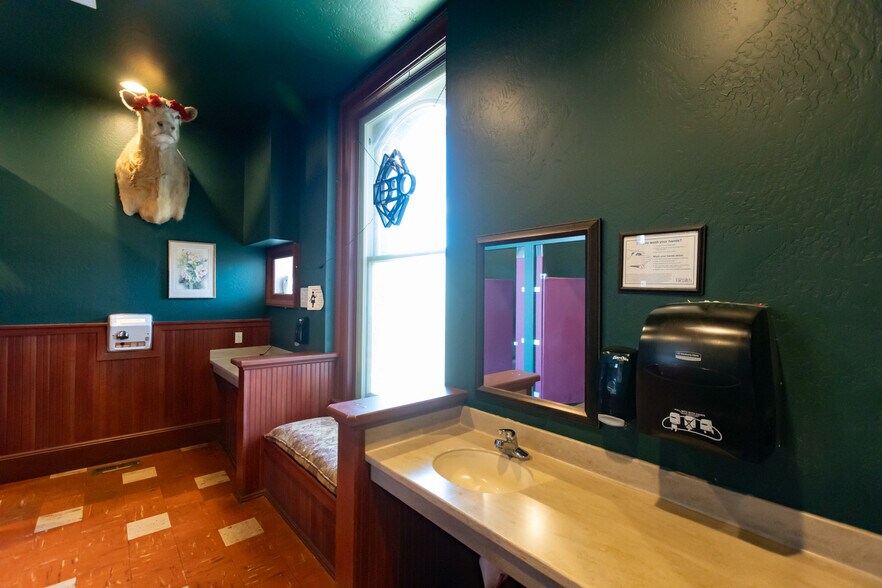 More Photos Of 311 Union St, The Dalles Restaurant For Sale