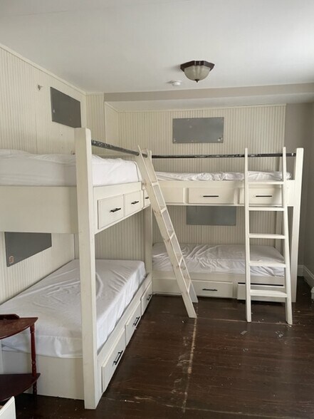 More Photos Of 158 Academy Lane Dr, Pence Springs Hotel For Sale