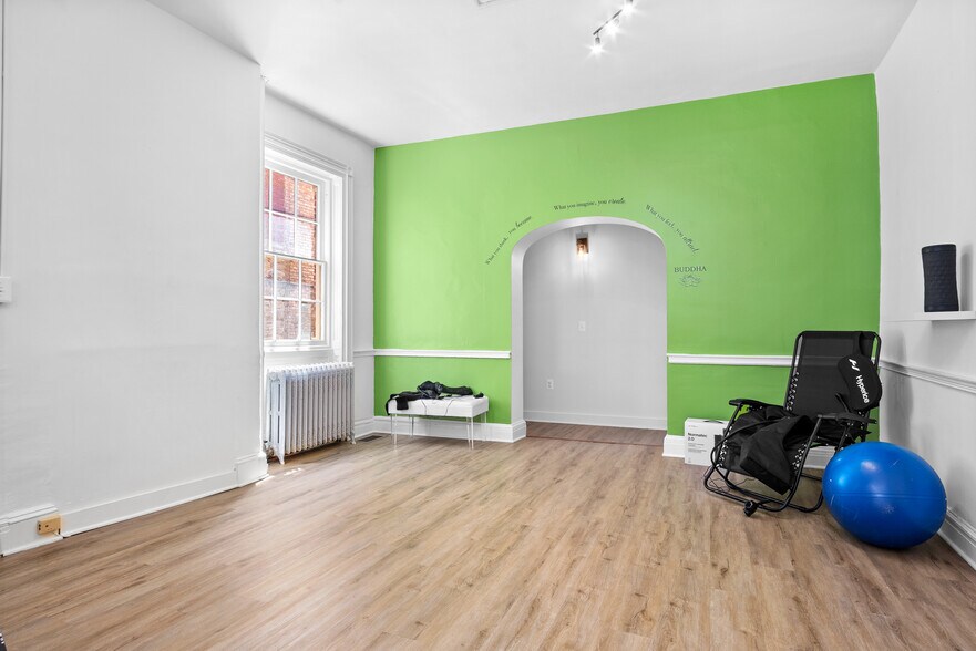 More Photos Of 54 E Patrick St, Frederick Storefront For Lease