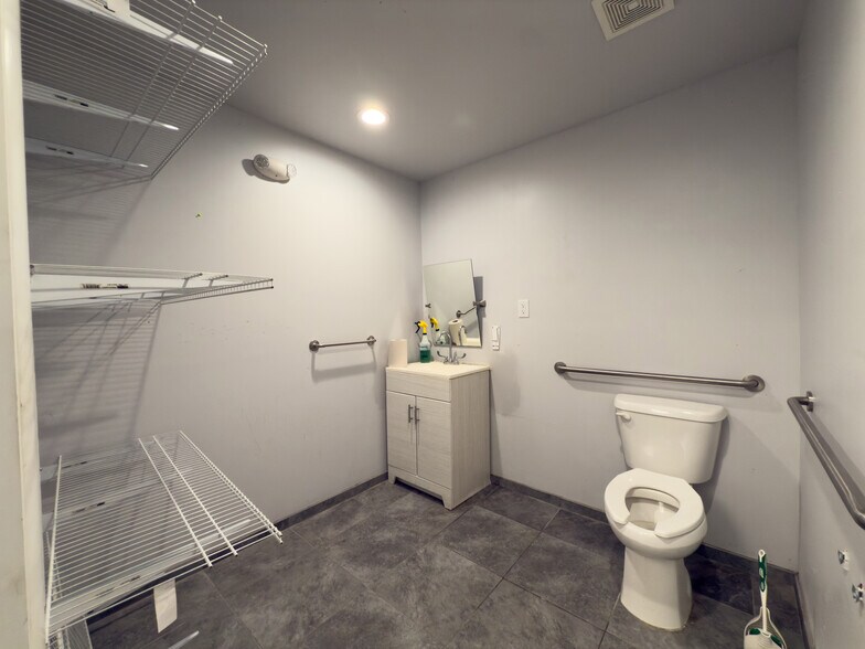 More Photos Of 805 N Federal Hwy, Boynton Beach Freestanding For Sale