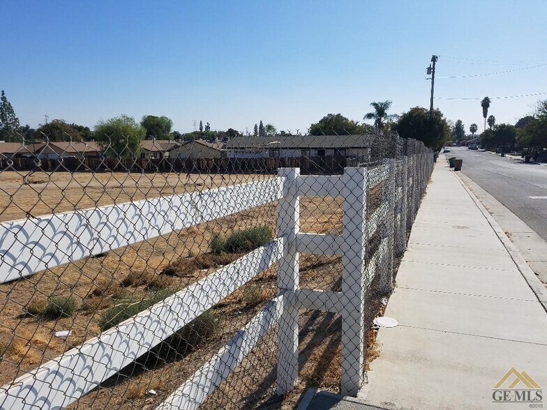 More Photos Of 828 Iris St, Bakersfield Land For Sale