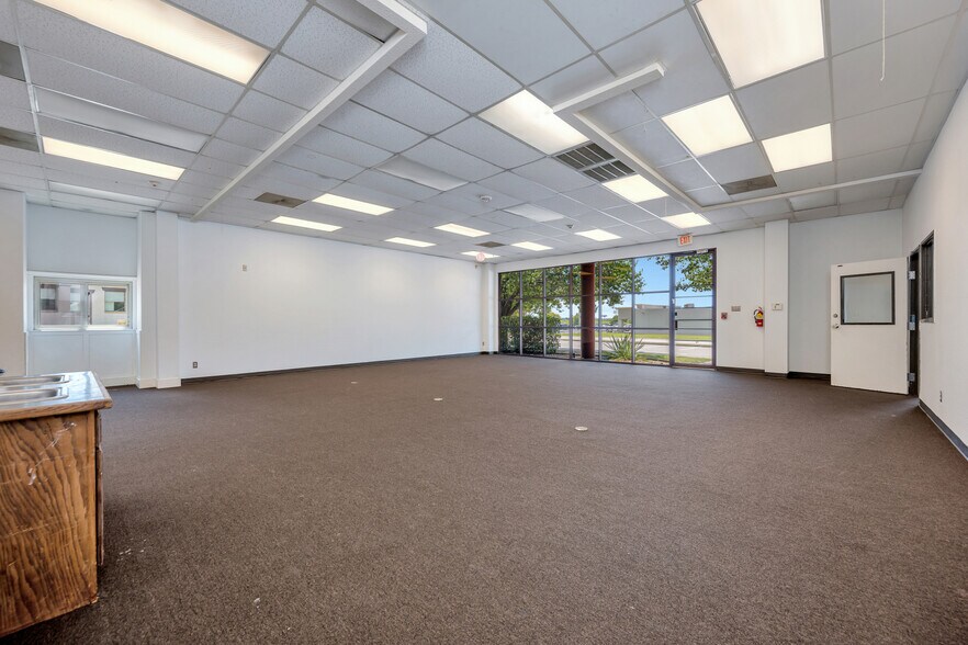 More Photos Of 132 El Chico Trl, Willow Park Medical For Lease