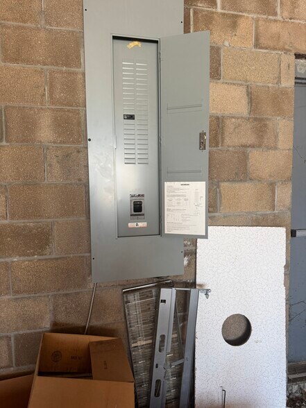 More Photos Of 895 S State St, North Vernon Service Station For Lease