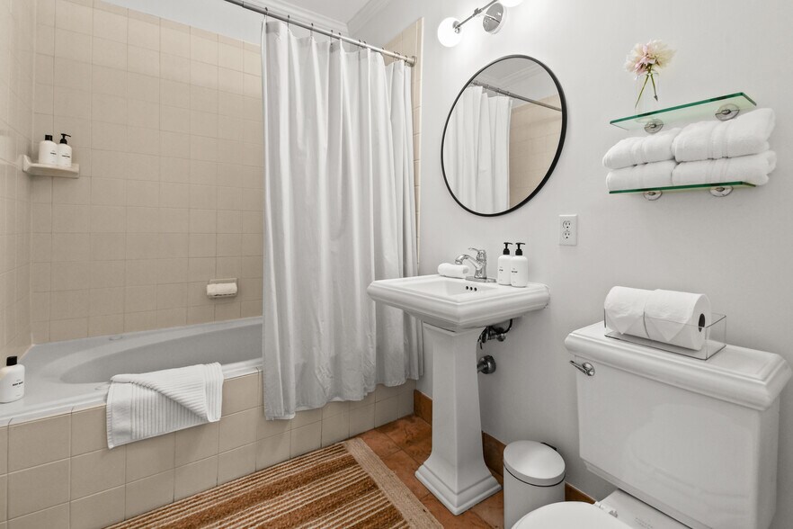 More Photos Of 204 Lawson St, Hot Springs Hotel For Sale