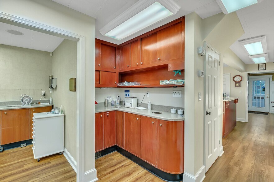 More Photos Of 245 Bay Shore Rd, Bay Shore Medical For Lease