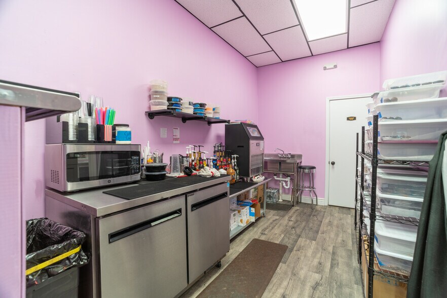 More Photos Of 217 W Main St, Washington General Retail For Sale