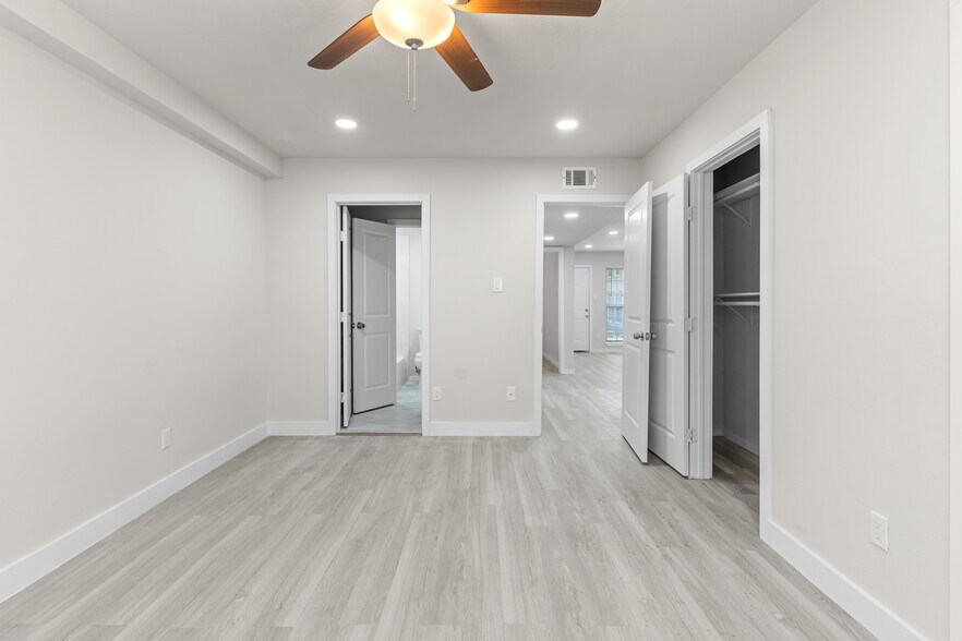 More Photos Of 8330 Carvel Ln, Houston Apartments For Sale