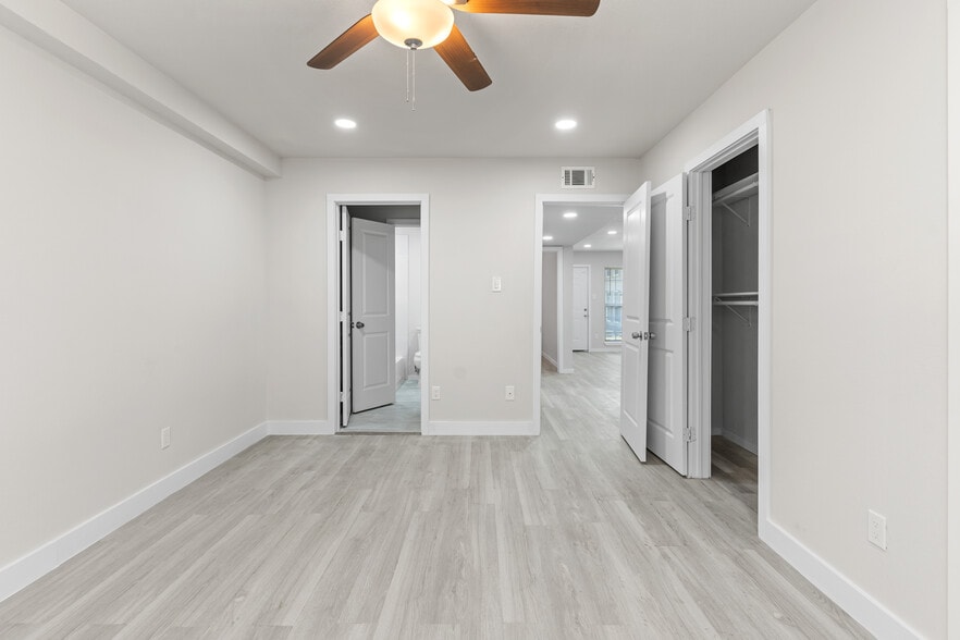 More Photos Of 8330 Carvel Ln, Houston Apartments For Sale