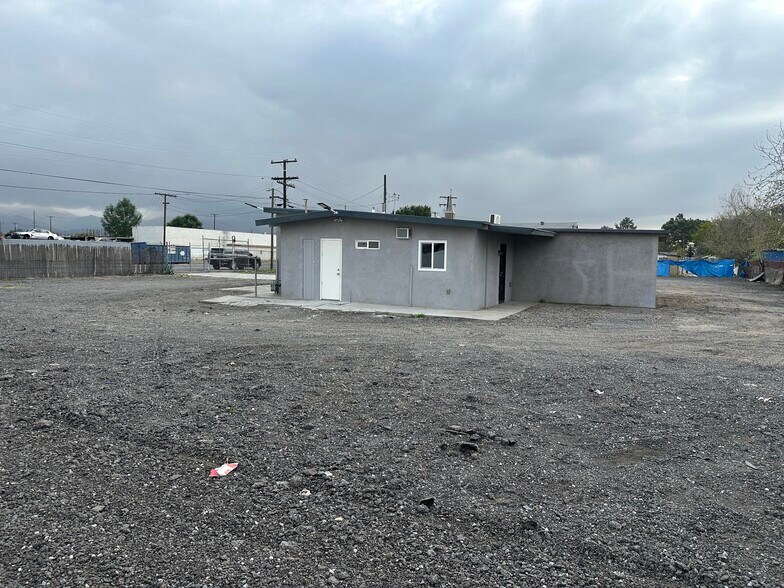 More Photos Of 24229 5th St, San Bernardino Distribution For Sale