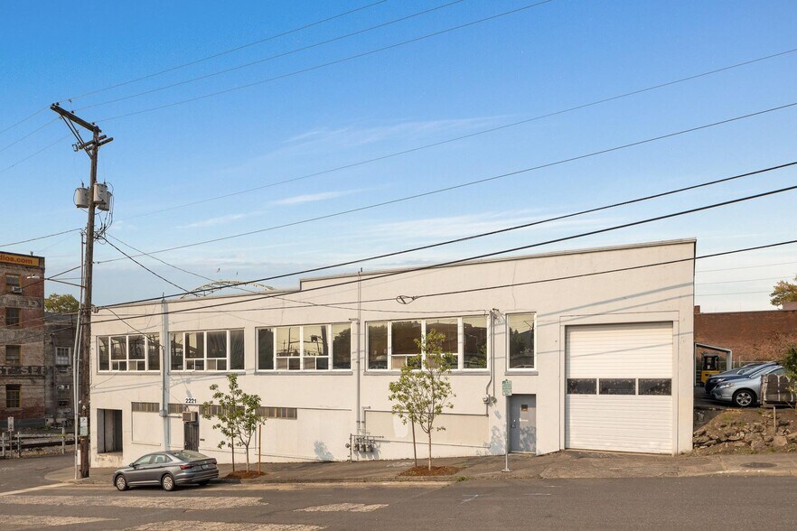 More Photos Of 2267 N Interstate Ave, Portland Industrial For Sale