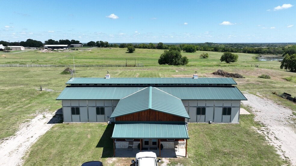 More Photos Of 1253 N Hill St, Van Alstyne Light Distribution For Sale