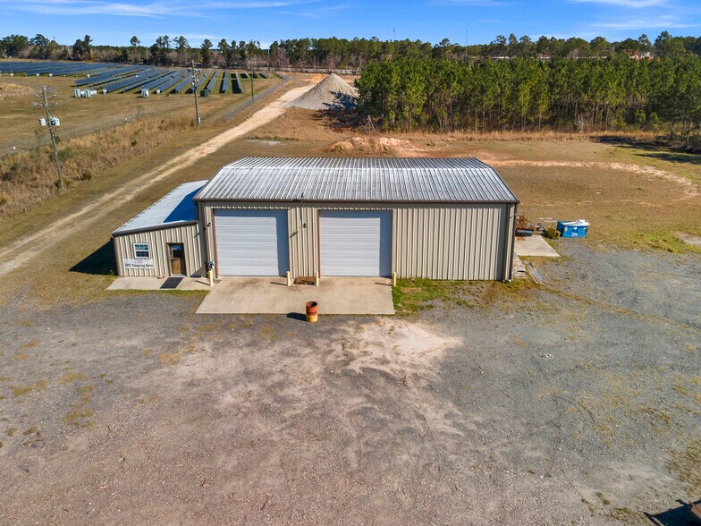 More Photos Of 3464 Albany Ave, Waycross Service For Sale