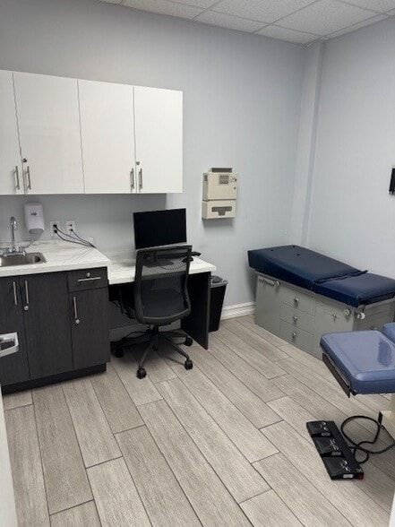 More Photos Of 13914-14024 SW 8th St, Miami Storefront Retail Office For Lease