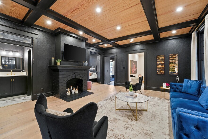 More Photos Of 235 Westheimer Rd, Houston Apartments For Sale