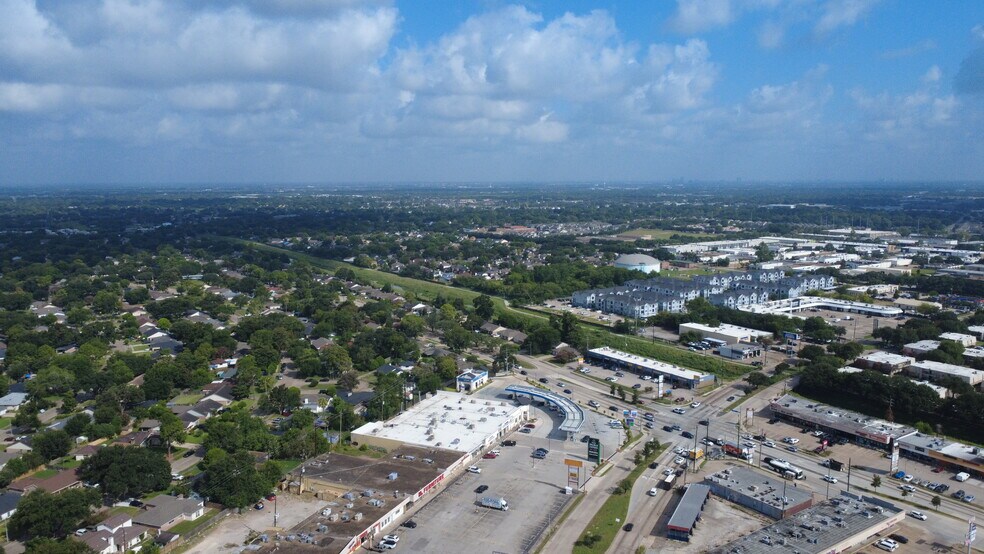 More Photos Of 11502 S Wilcrest Dr, Houston Storefront For Lease