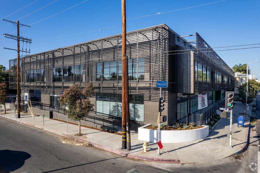 More Photos Of 19500-19510 Ventura Blvd, Tarzana Medical For Lease