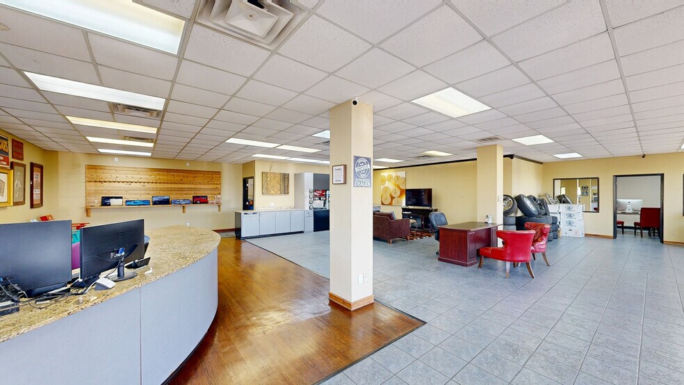 More Photos Of 200 SW Regional Airport Blvd, Bentonville Freestanding For Sale