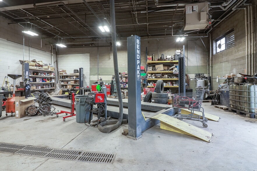 More Photos Of 929 Childs St, Wheaton Warehouse For Sale