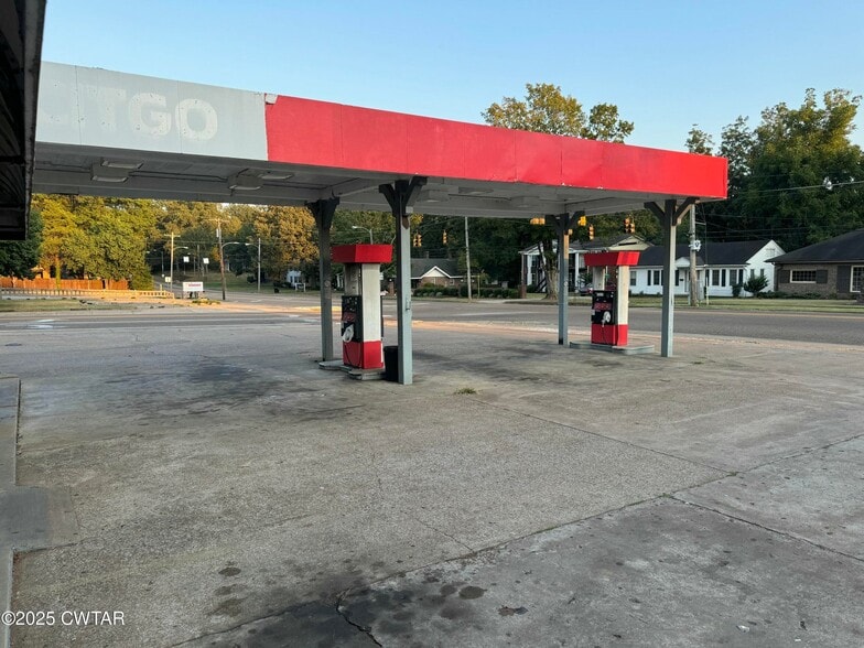 More Photos Of 2115 E Main St, Humboldt Convenience Store For Sale