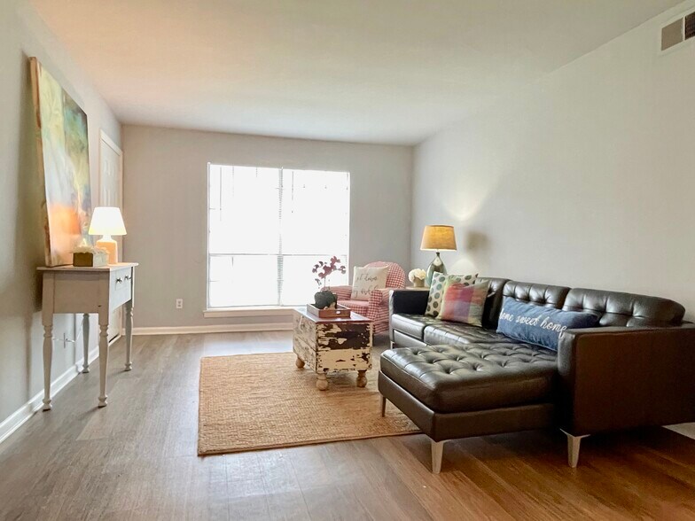 More Photos Of 11 Eumar Ct NW, Center Point Apartments For Sale