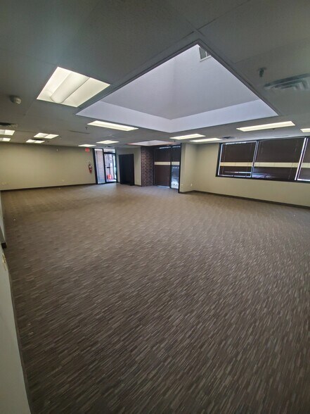 More Photos Of 1325 American Blvd E, Bloomington Showroom For Sale