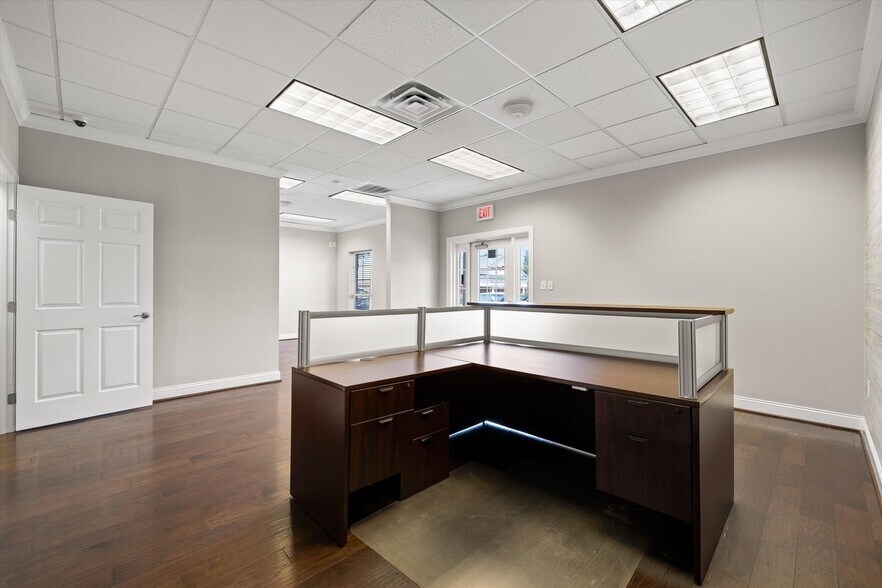 More Photos Of 7446 Shallowford Rd, Chattanooga Medical For Lease