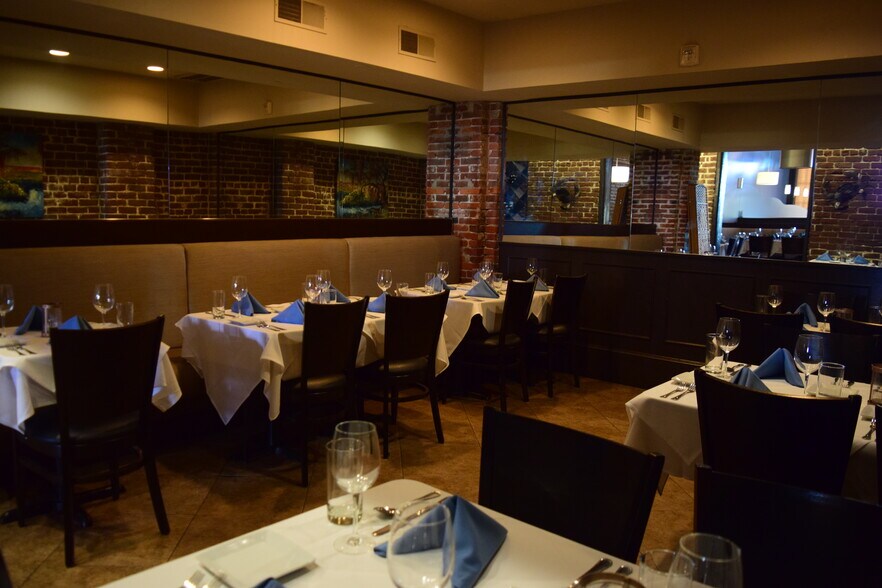 More Photos Of 309 W Congress St, Savannah Restaurant For Lease