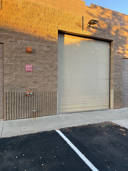 More Photos Of 4505 E Broadway Rd, Phoenix Light Manufacturing For Sale