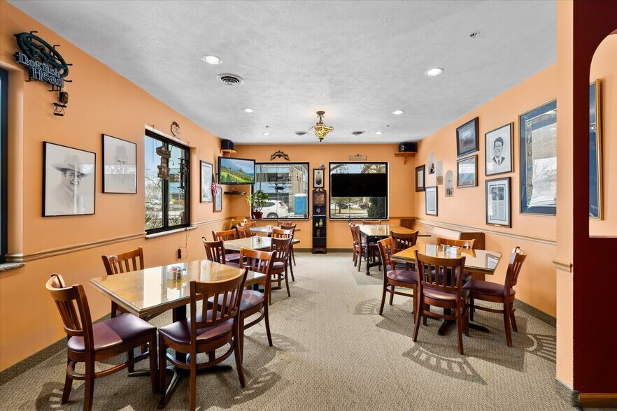 More Photos Of 212 Main St, Oneida General Retail For Sale