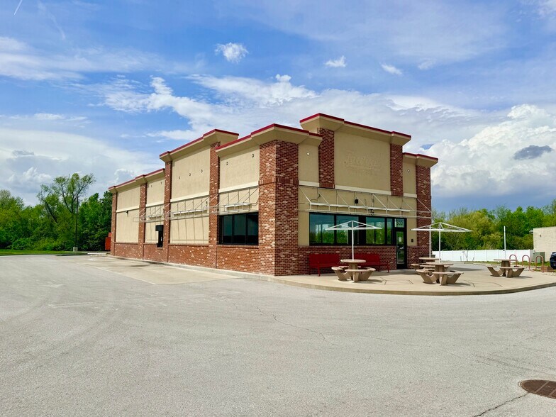 More Photos Of 500 N Giant City Rd, Carbondale Fast Food For Sale