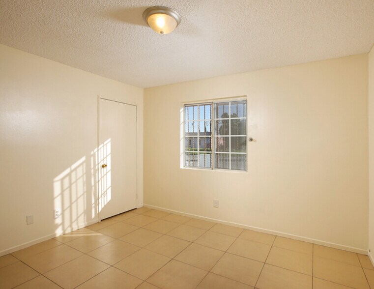 More Photos Of 9715 S Broadway, Los Angeles Multifamily For Sale