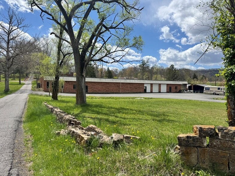 More Photos Of 868 State Route 3 and 12, Hinton Flex For Sale