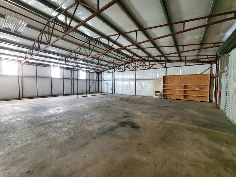 More Photos Of 11130 N Highway 75, Willis Light Distribution For Sale