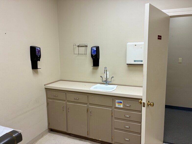 More Photos Of 1134 N Road St, Elizabeth City Medical For Lease