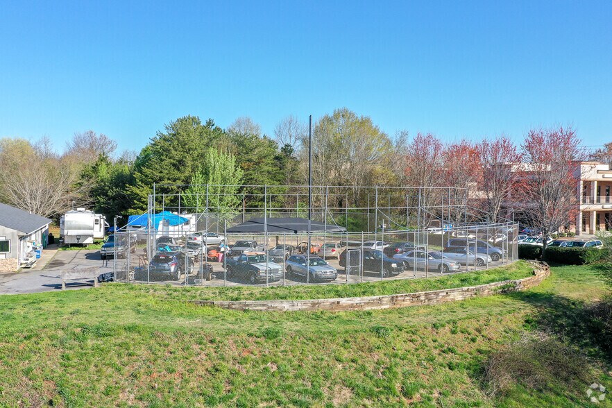 More Photos Of 1093 7th St Blvd SE, Hickory Office For Sale