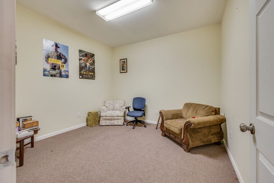 More Photos Of 3815 Highway 66 S, Rogersville Office For Lease