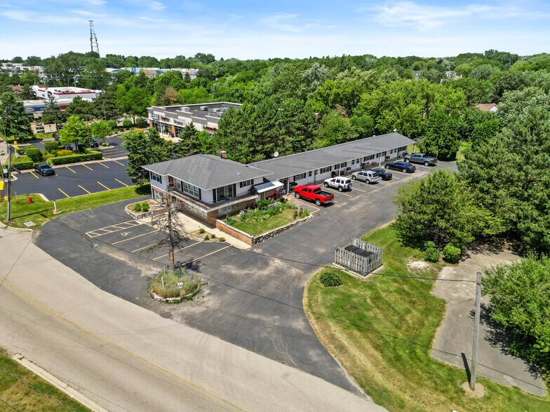 Primary Photo Of 898 S Rand Rd, Lake Zurich Apartments For Sale