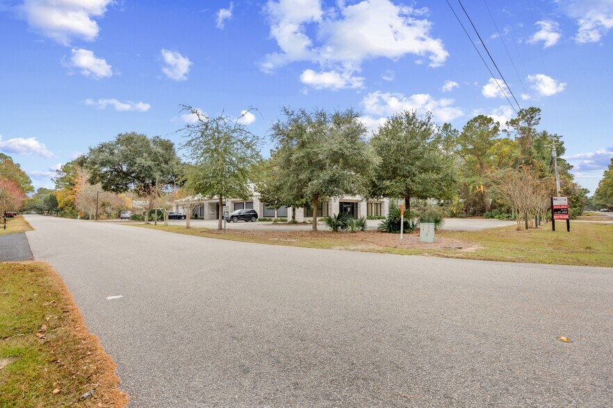 More Photos Of 313 Commerce Dr, Pawleys Island Office For Lease